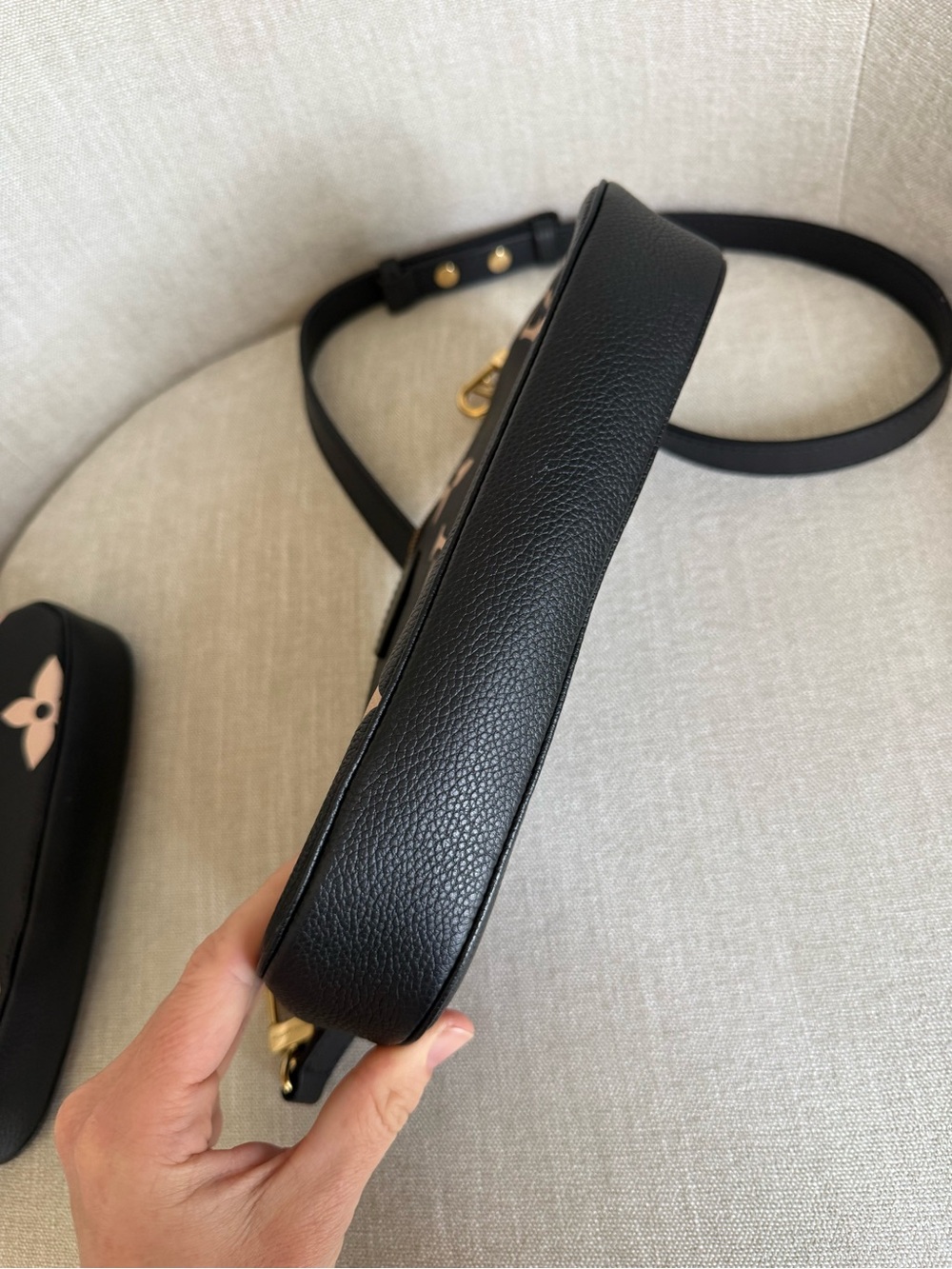 Louis Vuitton | Logo Bag - Picture 6 of 11